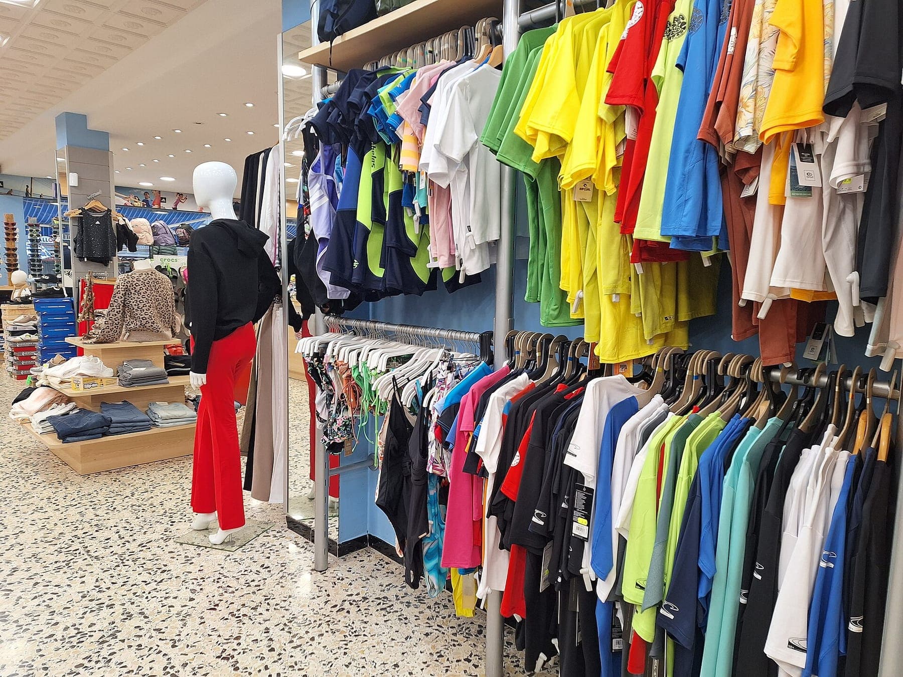 Interior sports clothing store Cala Millor